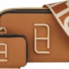Set de Bolsa y Monedero HOLLYLAND Color Camel con Correa Estampada
